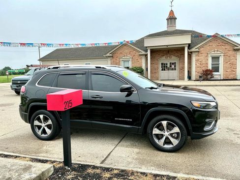 Used 2019 Jeep Cherokee Limited AWD/4WD image 4