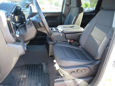 Used 2024 Chevrolet Silverado 1500 LT AWD/4WD image 16