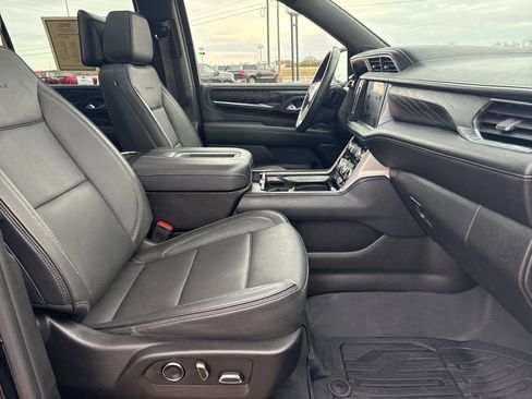 Used 2023 GMC Yukon XL Denali w/ Denali Reserve Package image 19