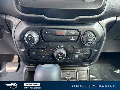 Used 2021 Jeep Renegade Latitude FWD image 19