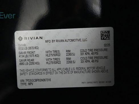 Used 2025 Rivian R1S Premium AWD/4WD image 29