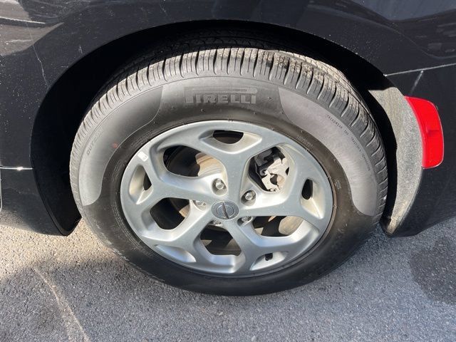 Used 2024 Chrysler Pacifica Limited FWD image 23
