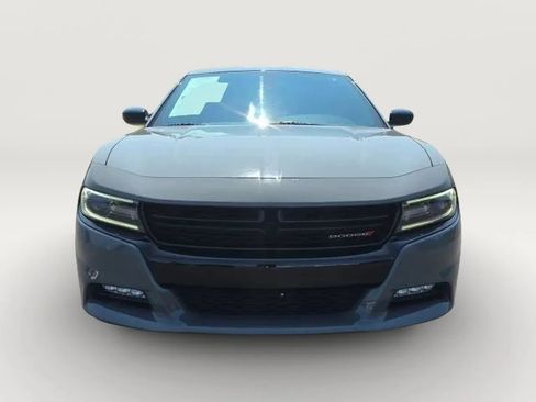 Used 2017 Dodge Charger SXT w/ Blacktop Package RWD image 4