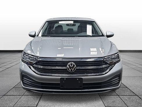 Used 2024 Volkswagen Jetta SE image 2