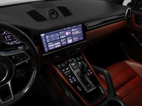 Certified 2021 Porsche Cayenne GTS AWD/4WD image 38
