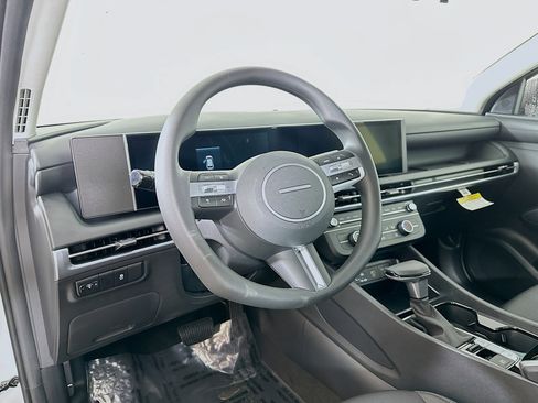 New 2025 Hyundai Tucson SE image 9