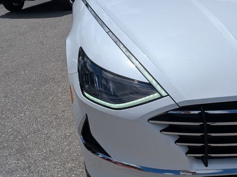 Used 2021 Hyundai Sonata SE w/ Preferred Accessory Package image 10