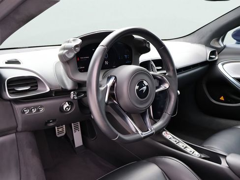 Used 2023 McLaren Artura RWD image 20