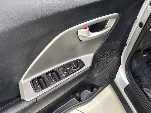 Used 2018 Kia Niro FE FWD image 9