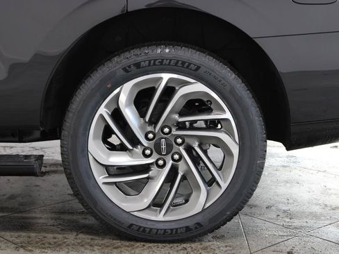 New 2026 Lincoln Navigator Reserve AWD/4WD image 18