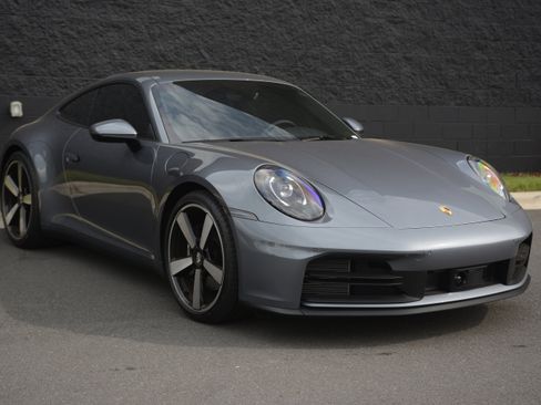 Used 2026 Porsche 911 Carrera RWD image 9