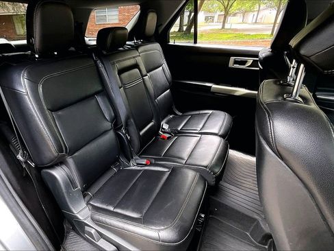Used 2020 Ford Explorer XLT w/ Equipment Group 202A RWD image 21