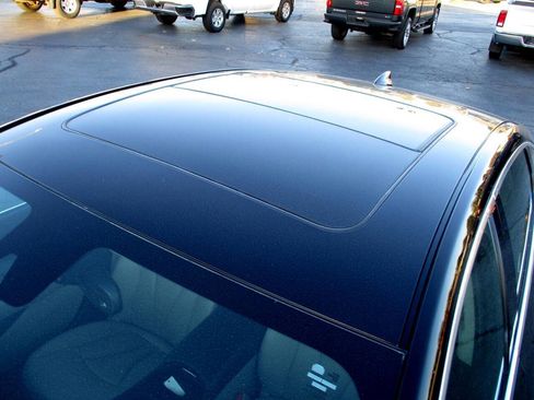 Used 2017 Buick LaCrosse Premium image 5