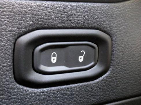 Used 2025 Jeep Wrangler Unlimited Sahara w/ Safety Group image 29