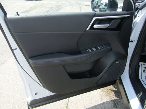 Used 2026 Mitsubishi Outlander AWD image 13
