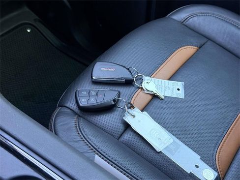 Used 2024 GMC Sierra 1500 AT4 w/ Technology Package image 3