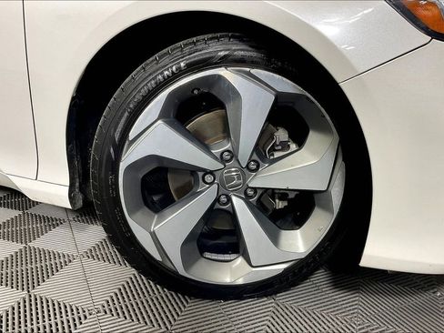 Used 2018 Honda Accord Touring image 11