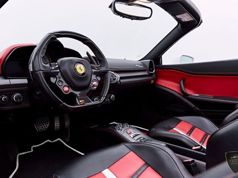 Used 2014 Ferrari 458 Spider RWD image 2