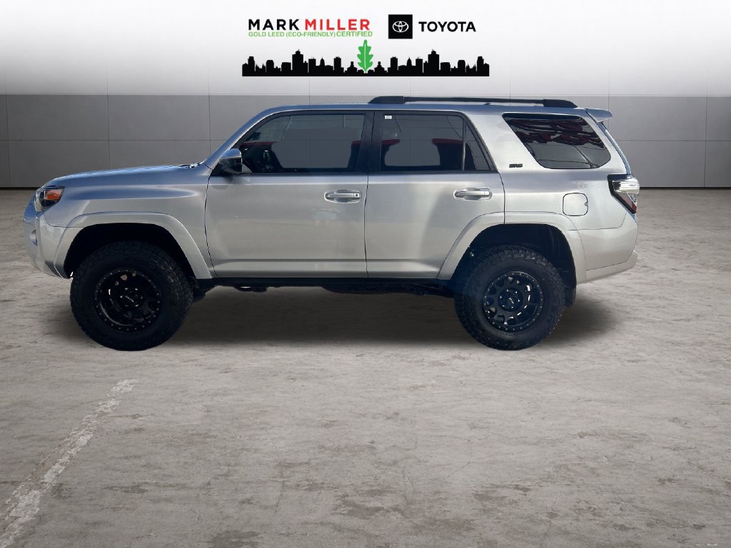 Used 2016 Toyota 4Runner SR5 AWD/4WD image 2