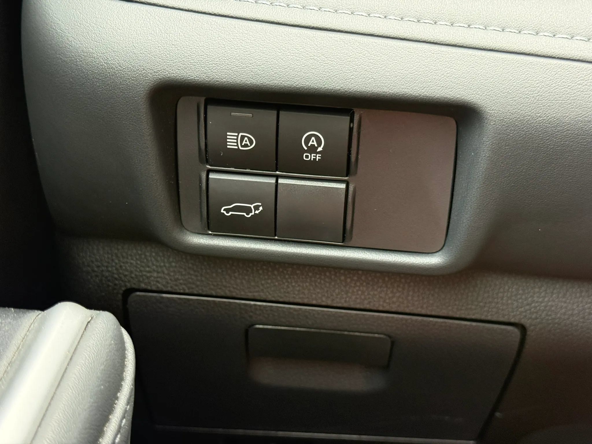 Used 2025 Toyota Highlander XSE AWD/4WD image 32