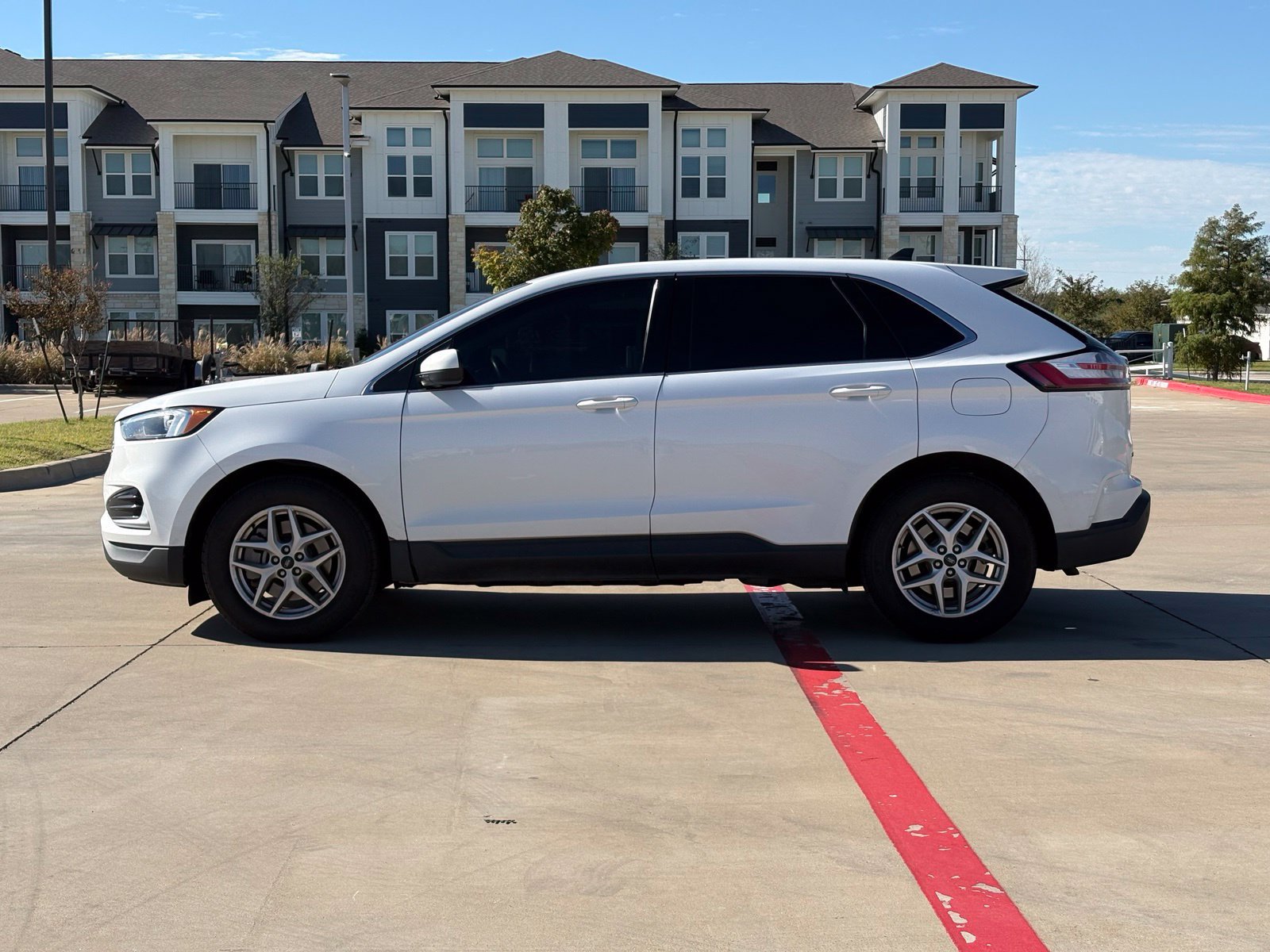 Used 2024 Ford Edge SEL AWD/4WD image 4