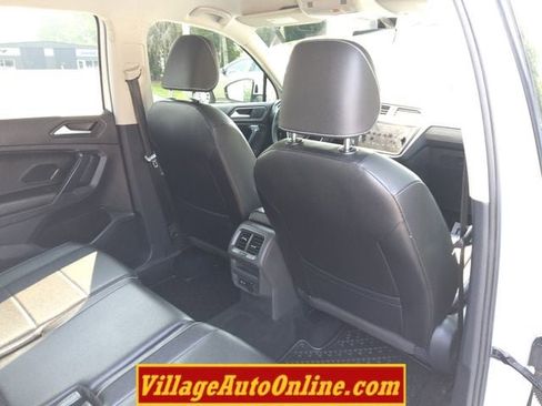 Used 2021 Volkswagen Tiguan SE image 37