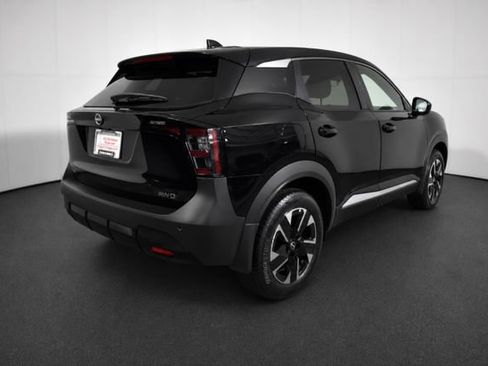 Certified 2025 Nissan Kicks SV AWD/4WD image 4