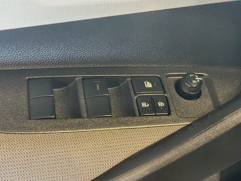 Used 2026 Toyota Corolla LE FWD image 15