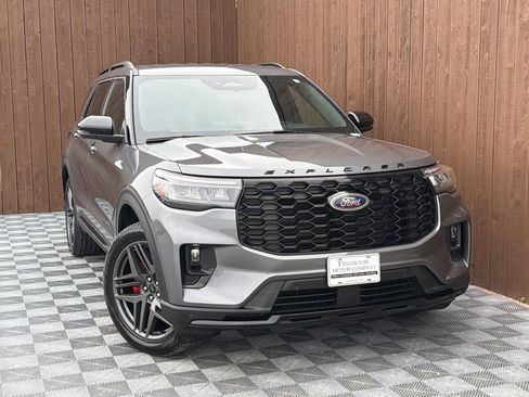 Used 2025 Ford Explorer ST-Line w/ ST-Line Street Pack image 12