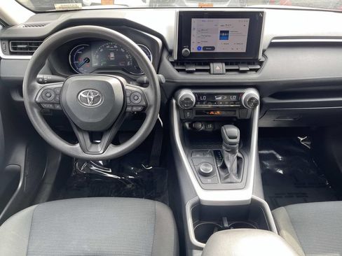 Used 2025 Toyota RAV4 LE AWD/4WD image 9
