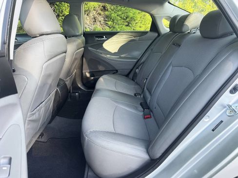 Used 2013 Hyundai Sonata SE w/ Navigation & Sunroof Pkg image 11