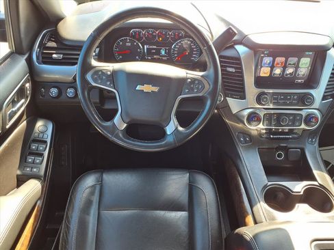 Used 2020 Chevrolet Suburban LT w/ Luxury Package image 3