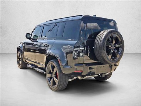 Certified 2026 Land Rover Defender 110 X-Dynamic SE AWD/4WD image 8