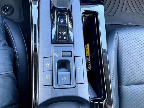 Certified 2025 Toyota Prius XLE FWD image 33