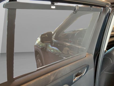 Used 2023 Toyota Highlander XLE FWD image 46