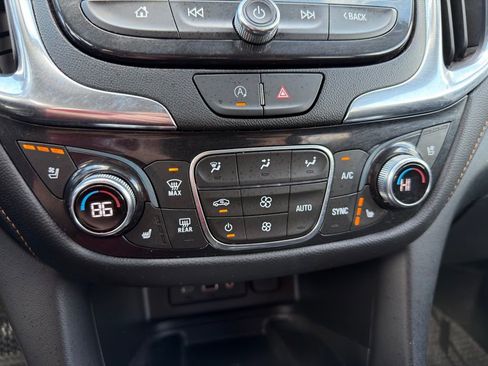 Used 2022 Chevrolet Equinox Premier AWD/4WD image 24