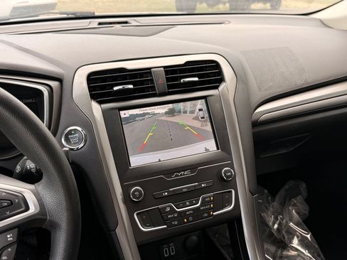 Used 2019 Ford Fusion SE FWD image 30