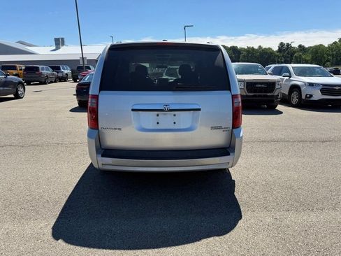 Used 2010 Dodge Grand Caravan SXT FWD image 7