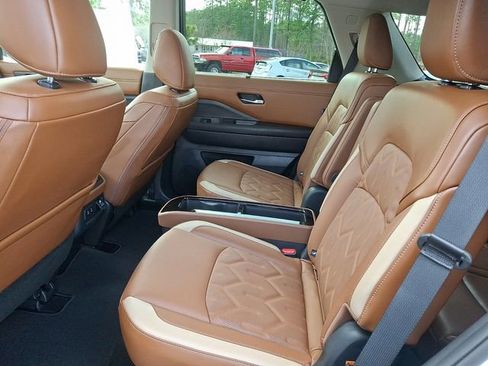 New 2026 Nissan Pathfinder Platinum image 9