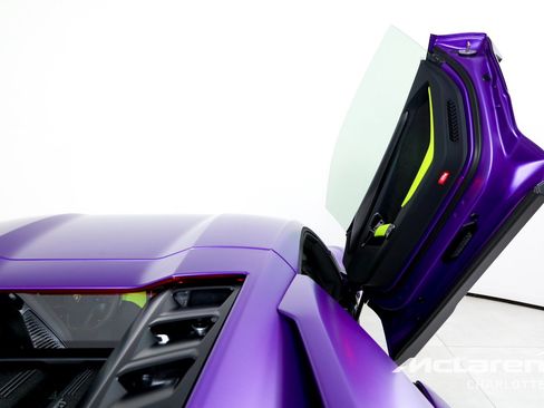Used 2025 Lamborghini Revuelto AWD/4WD image 18