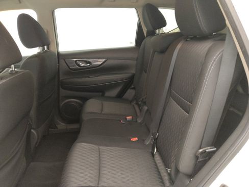 Used 2019 Nissan Rogue SV image 18