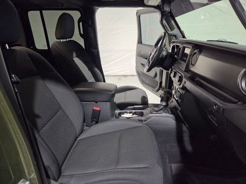 Used 2023 Jeep Gladiator Willys image 11