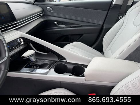 Used 2025 Hyundai Elantra Limited FWD image 12