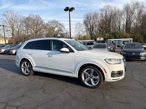 Used 2019 Audi Q7 3.0T Prestige w/ Prestige Package image 3