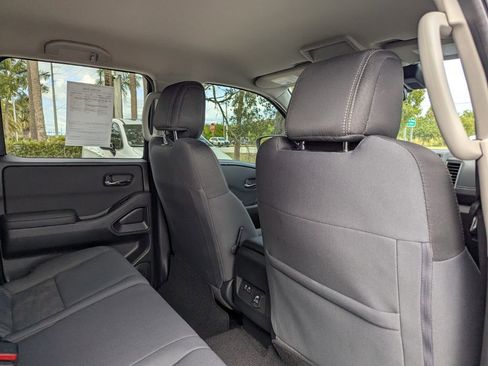 Used 2024 Nissan Frontier SV w/ SV Convenience Package image 12