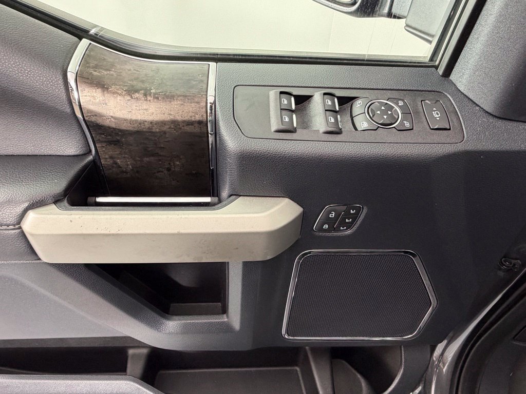 Used 2022 Ford F250 Lariat w/ Black Appearance Package AWD/4WD image 17