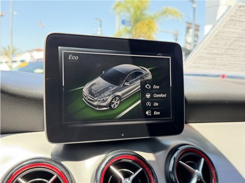 Used 2017 Mercedes-Benz CLA 250 4MATIC image 46