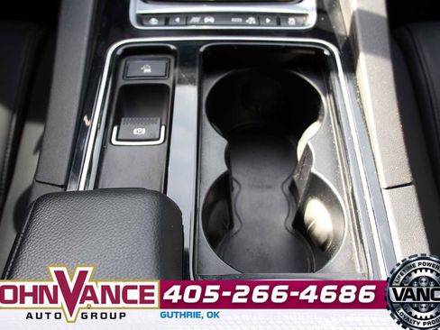 Used 2018 Jaguar F-PACE Premium image 28