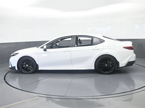 Used 2026 Toyota Camry SE FWD image 3