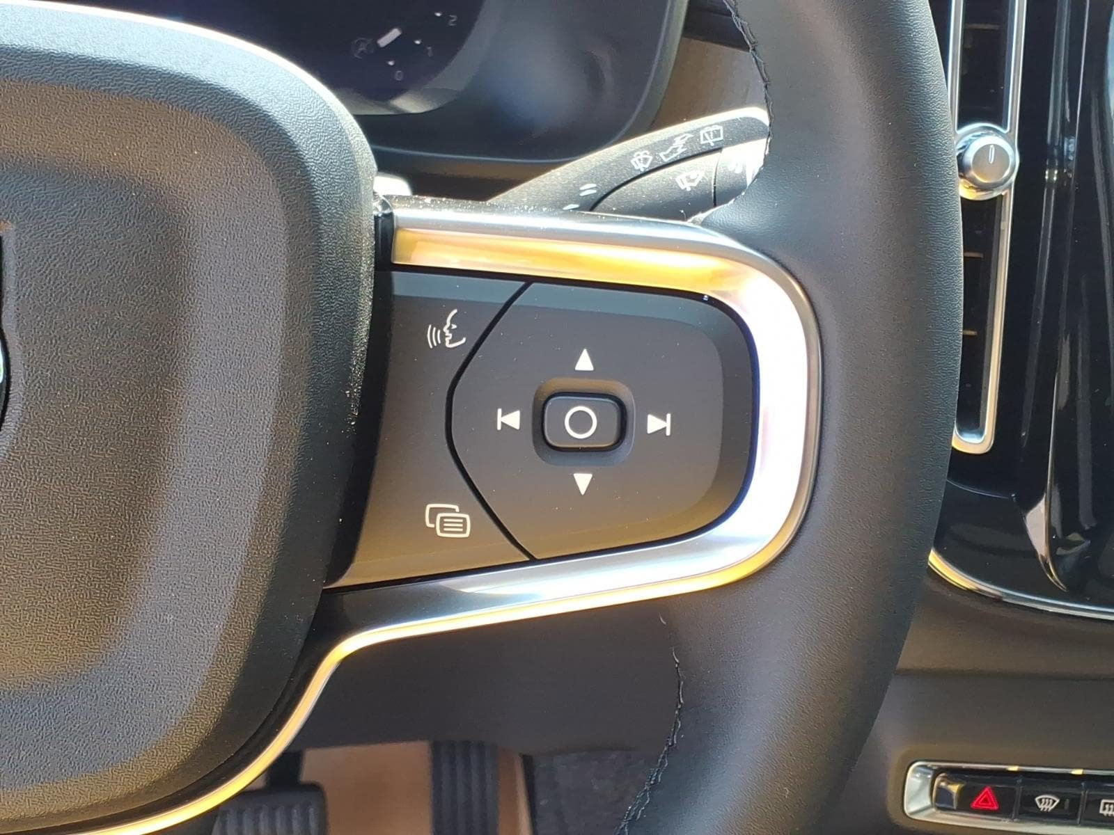 New 2026 Volvo XC40 B5 Plus w/ Climate Package AWD/4WD image 21